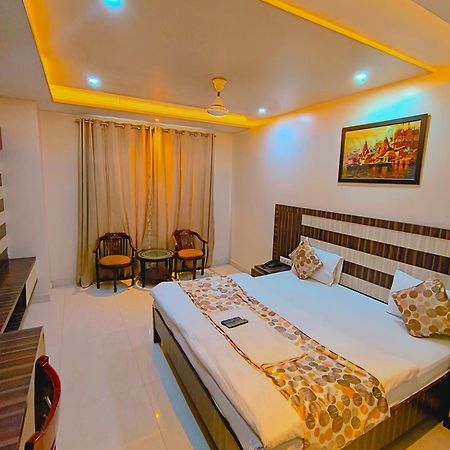 P Palace - Near Kashi Vishwanath Temple Варанаси Екстериор снимка