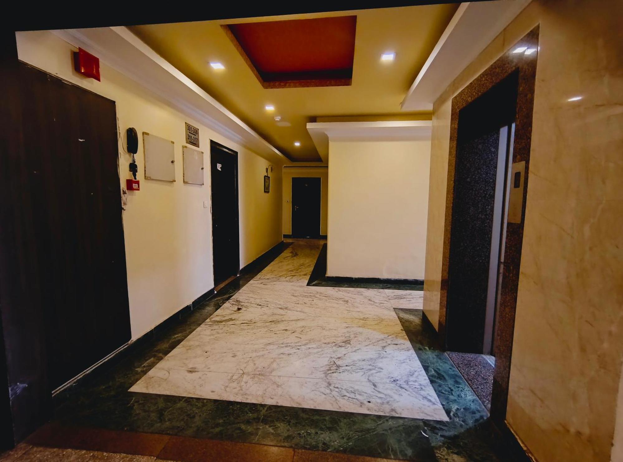 P Palace - Near Kashi Vishwanath Temple Варанаси Екстериор снимка