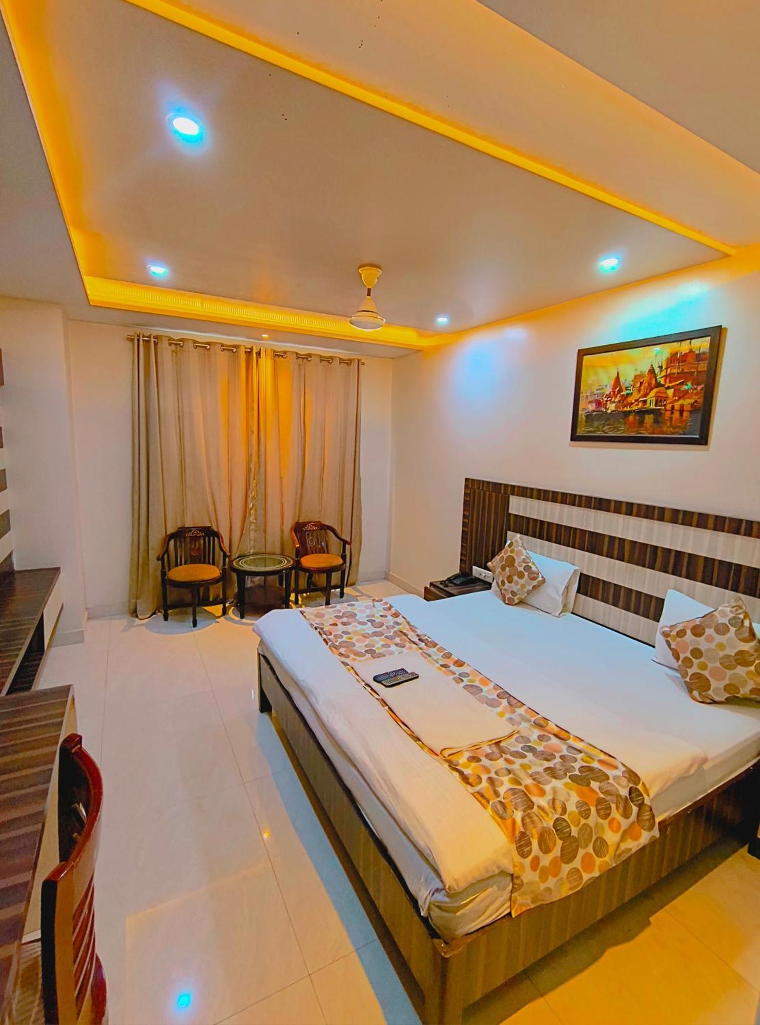P Palace - Near Kashi Vishwanath Temple Варанаси Екстериор снимка