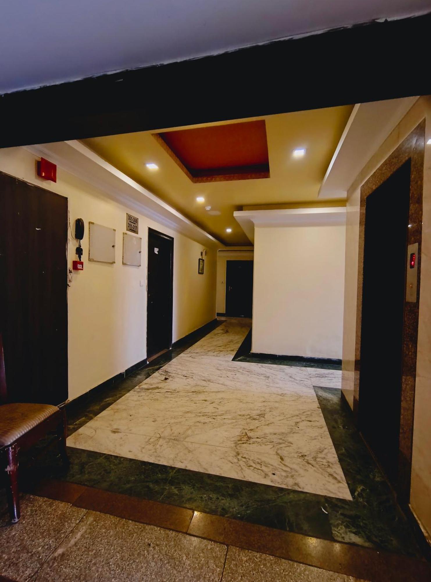 P Palace - Near Kashi Vishwanath Temple Варанаси Екстериор снимка